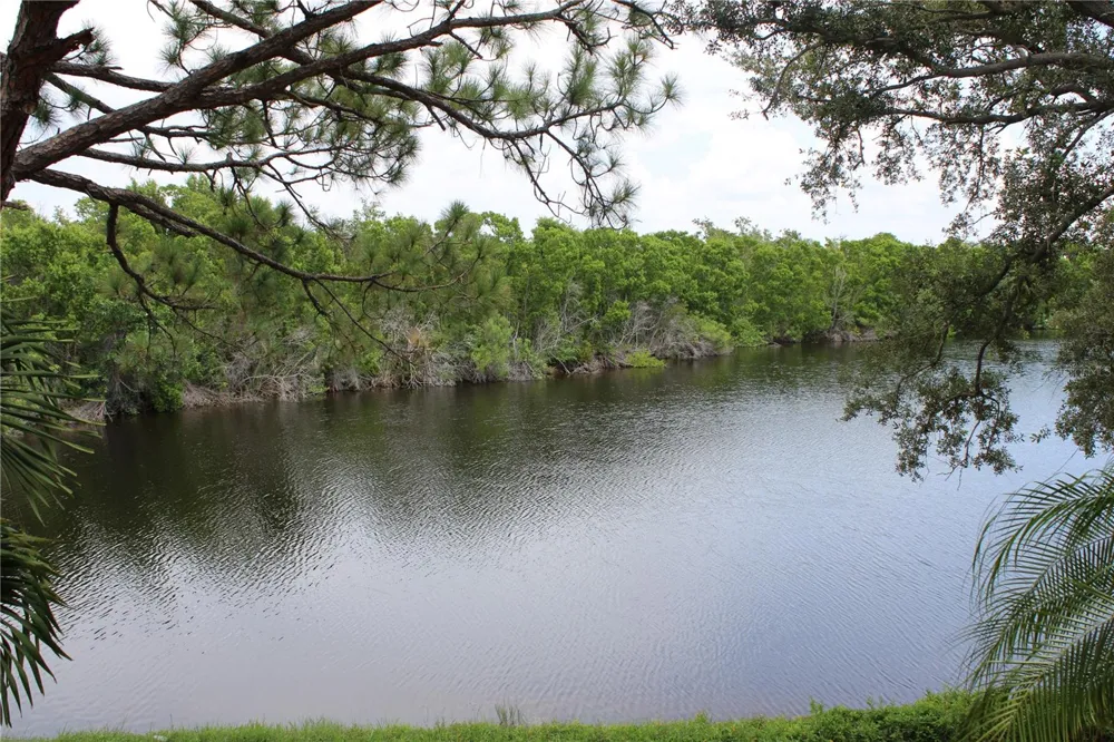 327 108TH STREET W #327 Bradenton, FL 34209