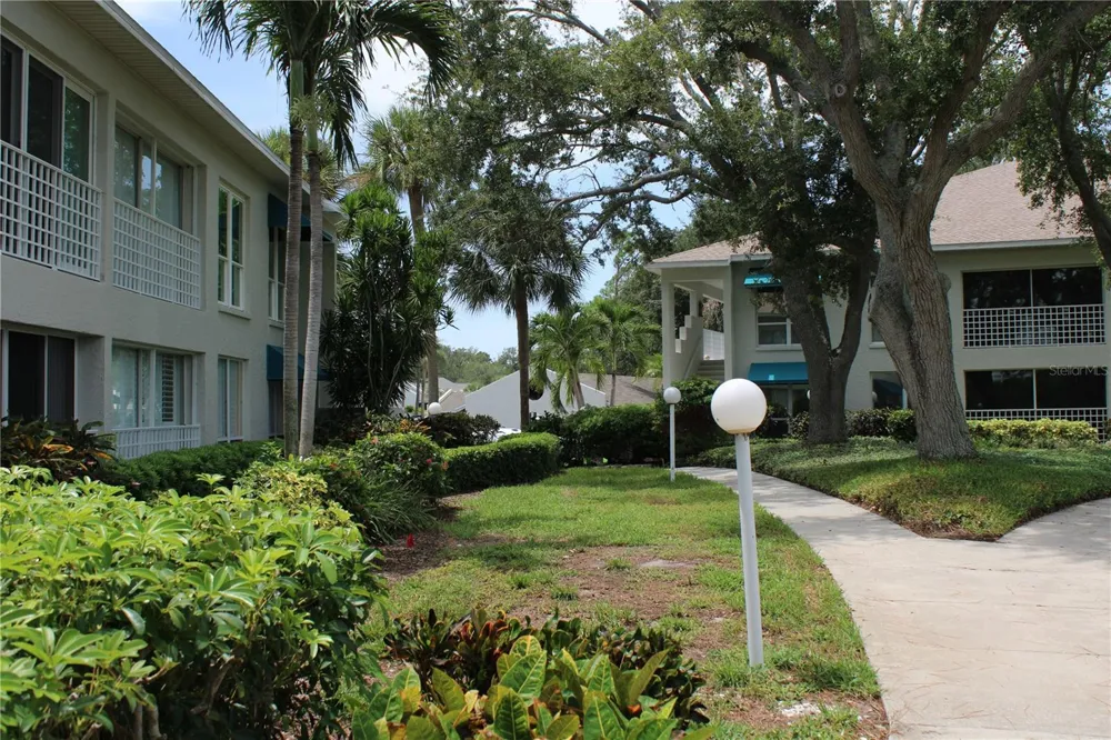 327 108TH STREET W #327 Bradenton, FL 34209