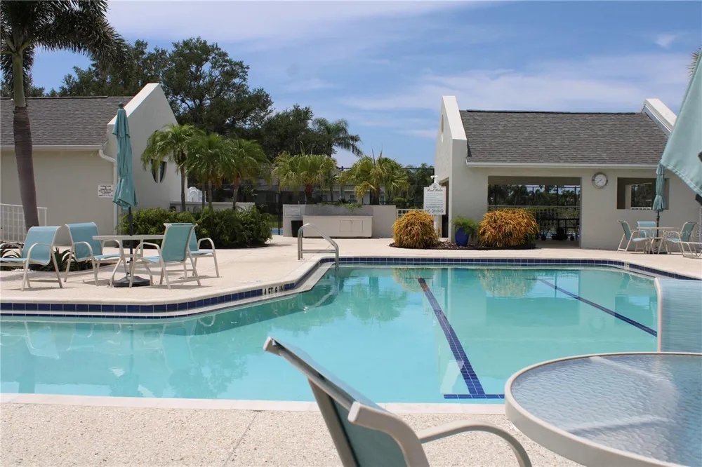 327 108TH STREET W #327 Bradenton, FL 34209