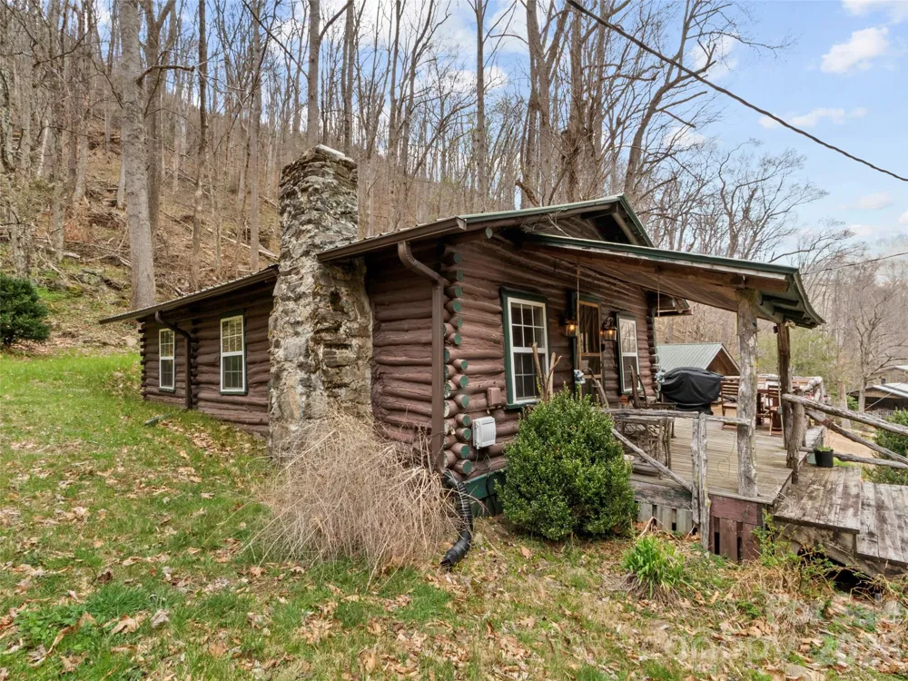 142 Cold Spring Road Burnsville, NC 28714