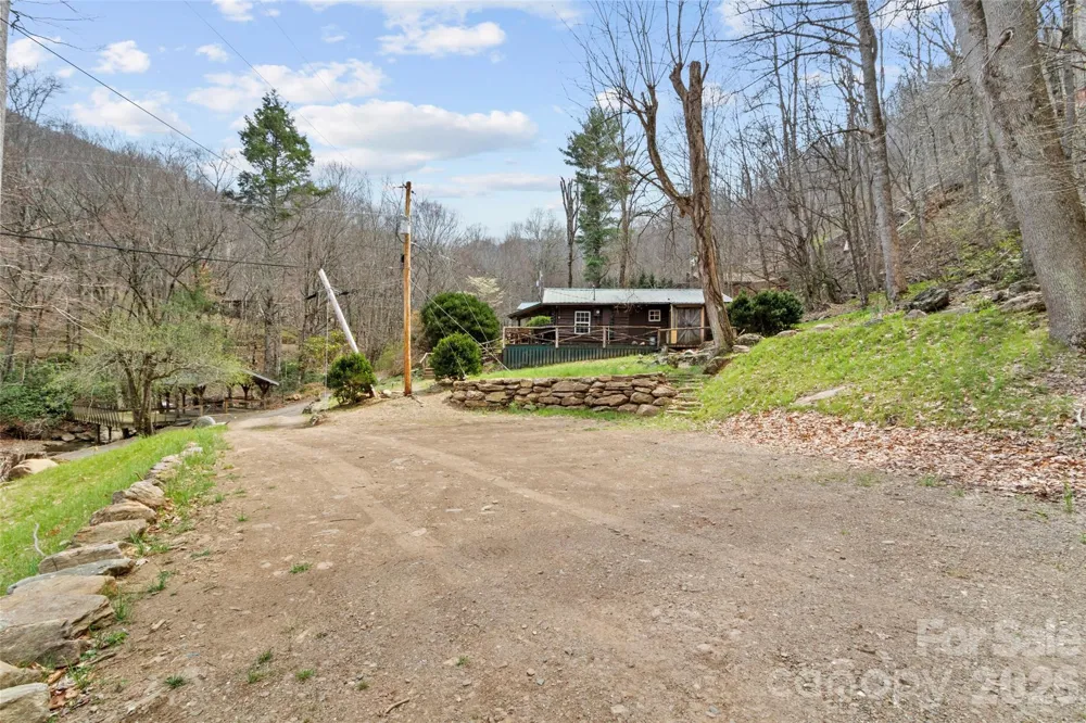 142 Cold Spring Road Burnsville, NC 28714