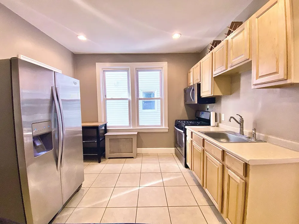 33 LONG ST Jersey City, NJ 07305
