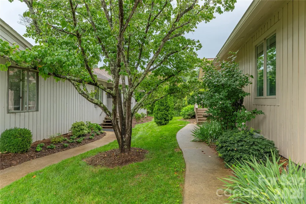 121 Deerlake Drive Asheville, NC 28803
