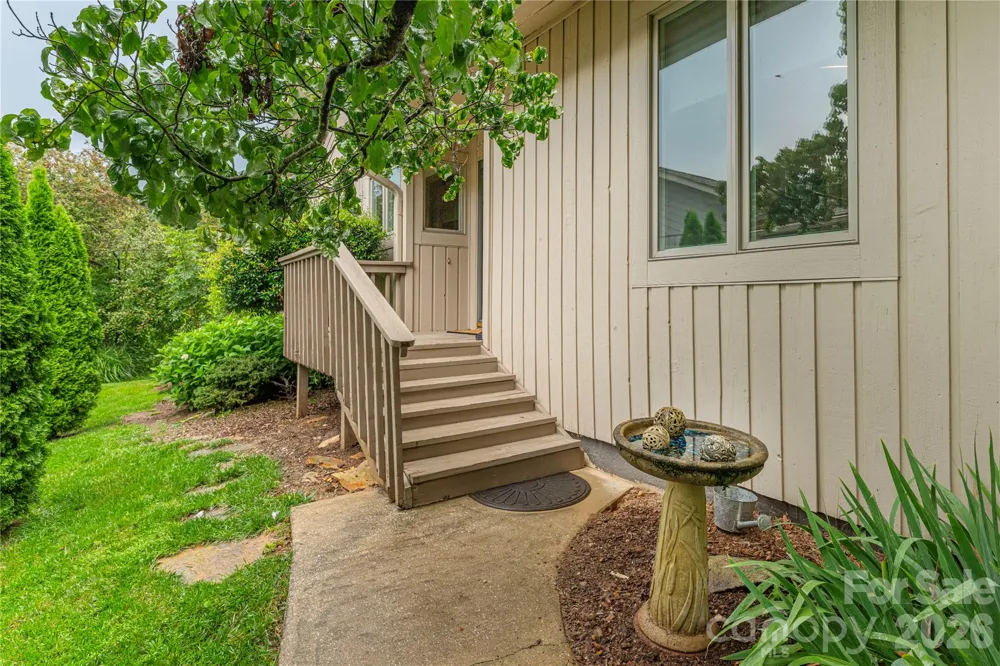 121 Deerlake Drive Asheville, NC 28803