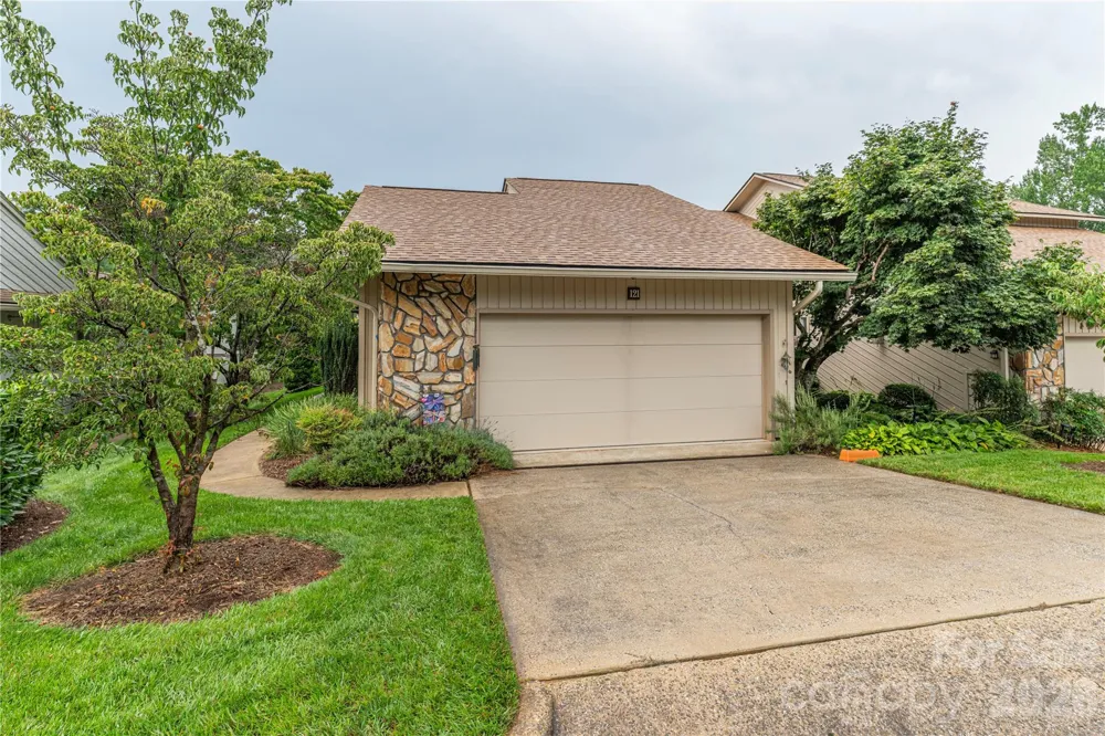 121 Deerlake Drive Asheville, NC 28803