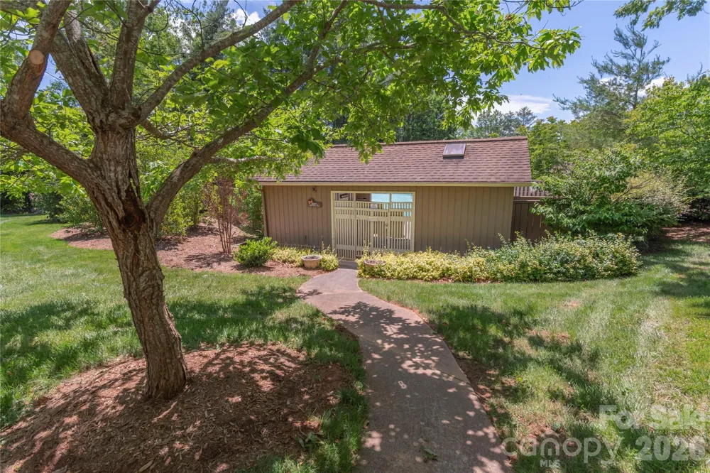 121 Deerlake Drive Asheville, NC 28803