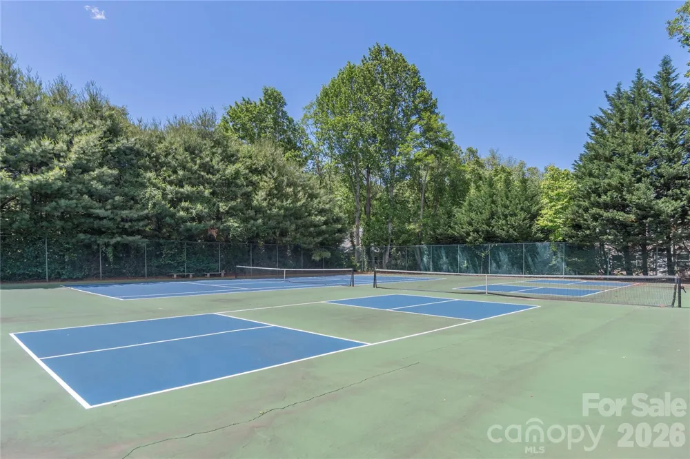 121 Deerlake Drive Asheville, NC 28803