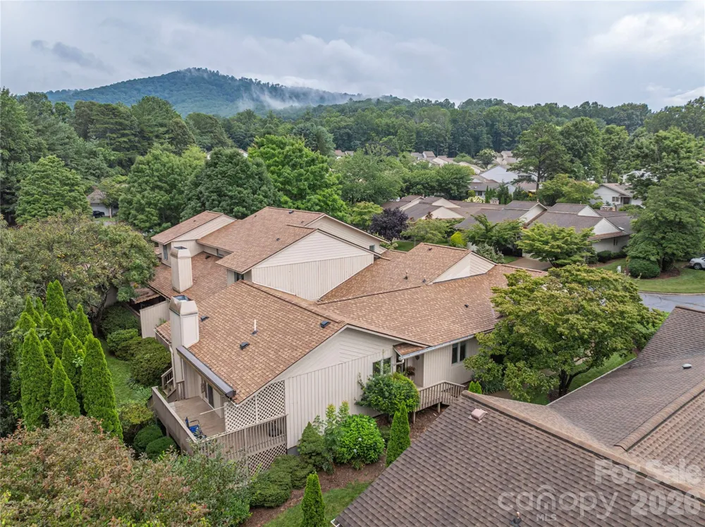 121 Deerlake Drive Asheville, NC 28803