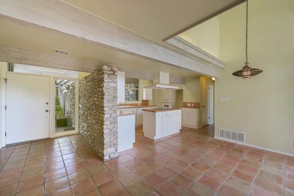 1403 Redbud Trail West Lake Hills, TX 78746