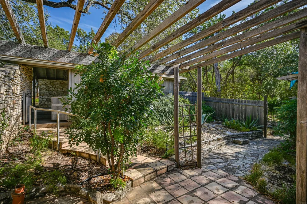 1403 Redbud Trail West Lake Hills, TX 78746