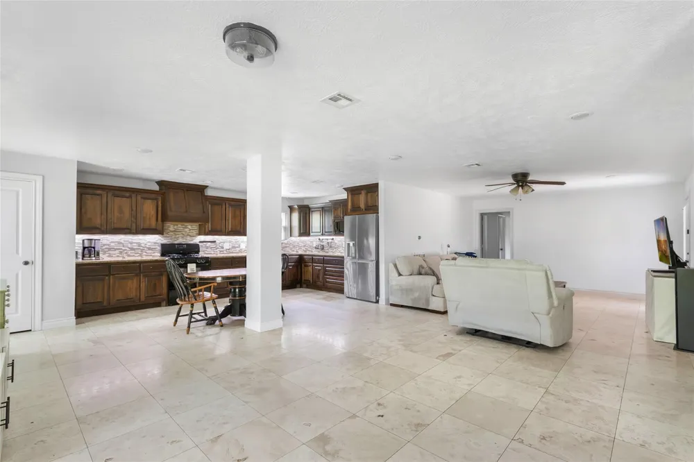 2543 Fountain View Street New Caney, TX 77357