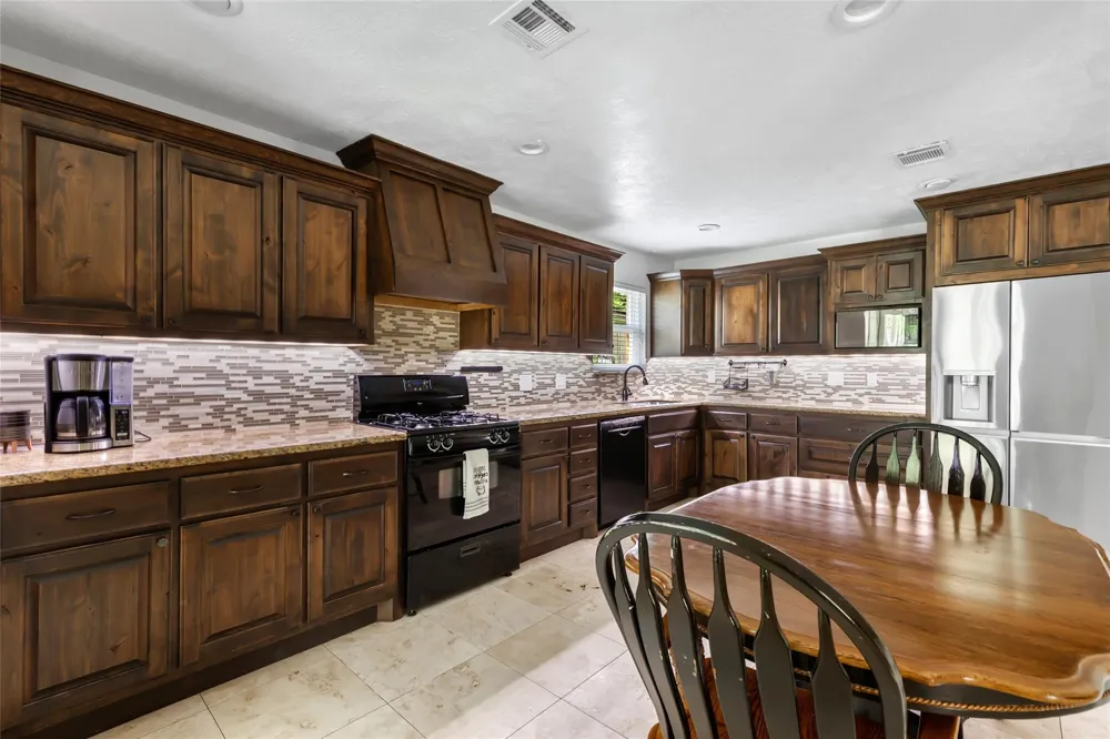2543 Fountain View Street New Caney, TX 77357