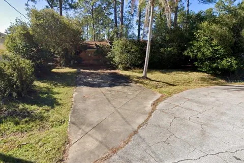 5 LAREDO PLACE