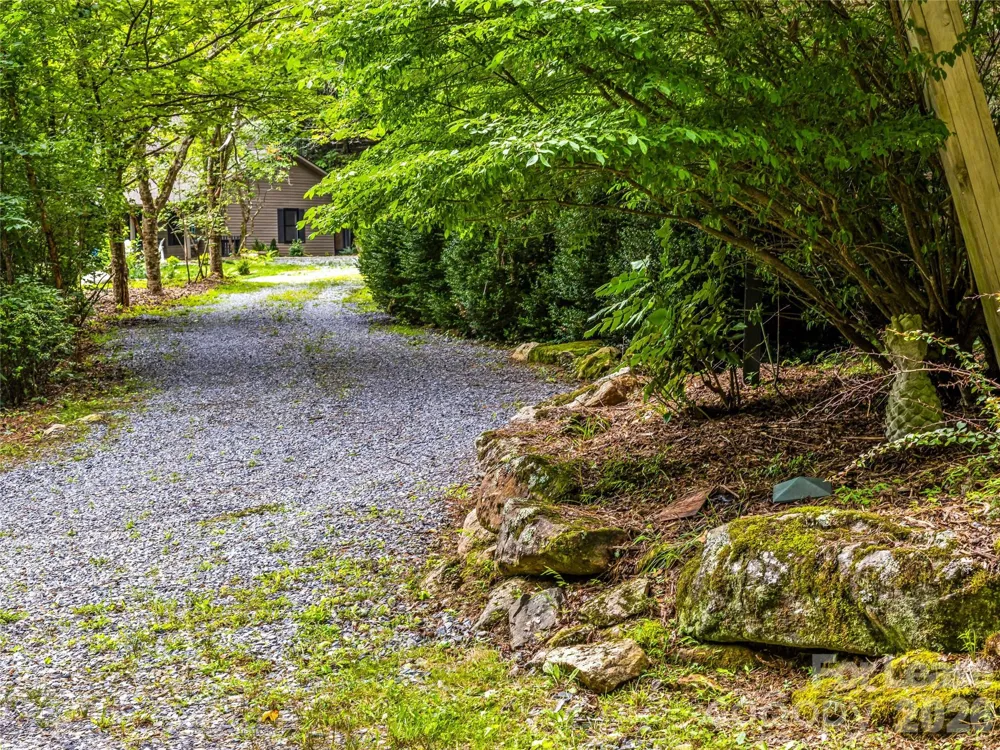 81 Summer Trees Lane Burnsville, NC 28714