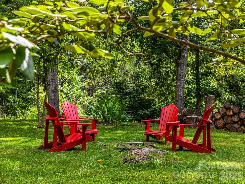 81 Summer Trees Lane Burnsville, NC 28714