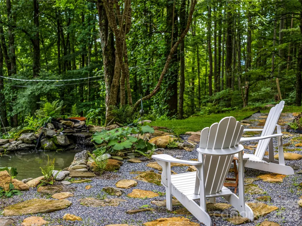 81 Summer Trees Lane Burnsville, NC 28714