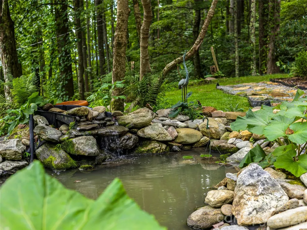81 Summer Trees Lane Burnsville, NC 28714