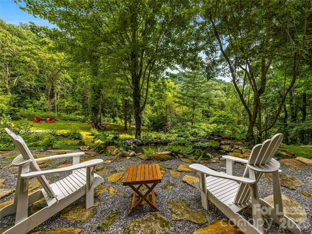 81 Summer Trees Lane Burnsville, NC 28714