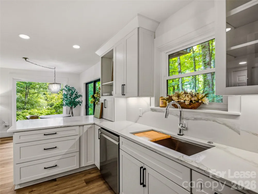 81 Summer Trees Lane Burnsville, NC 28714