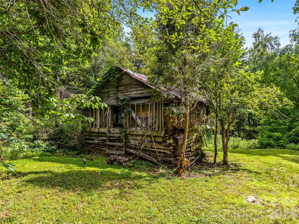 81 Summer Trees Lane Burnsville, NC 28714