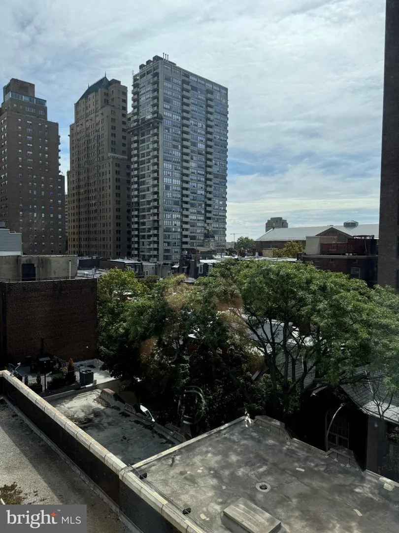 2018 WALNUT STREET #7M Philadelphia, PA 19103