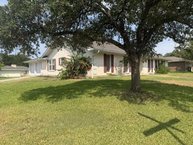 3612 Meadow Oaks Lane Bryan, TX 77802