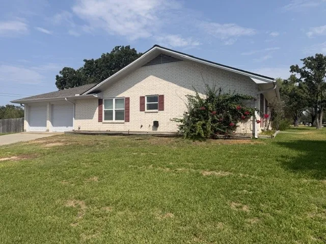 3612 Meadow Oaks Lane Bryan, TX 77802