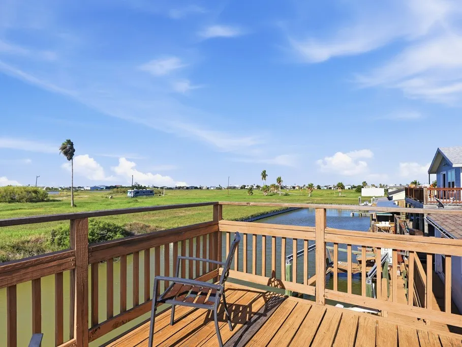 814 Rattlesnake Point Rockport, TX 78382