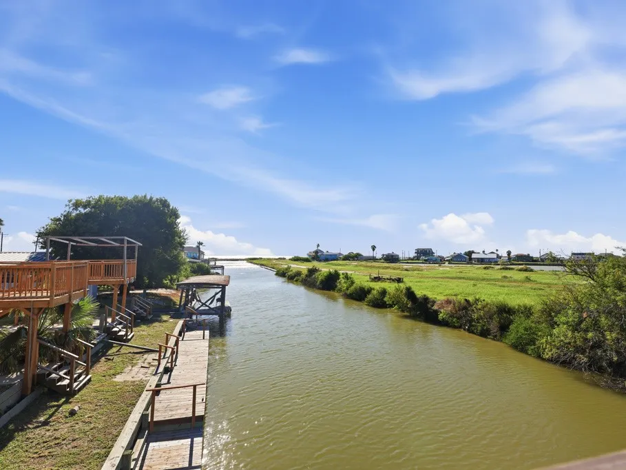 814 Rattlesnake Point Rockport, TX 78382