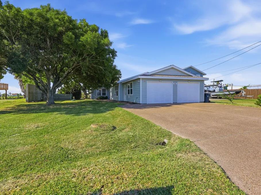 814 Rattlesnake Point Rockport, TX 78382