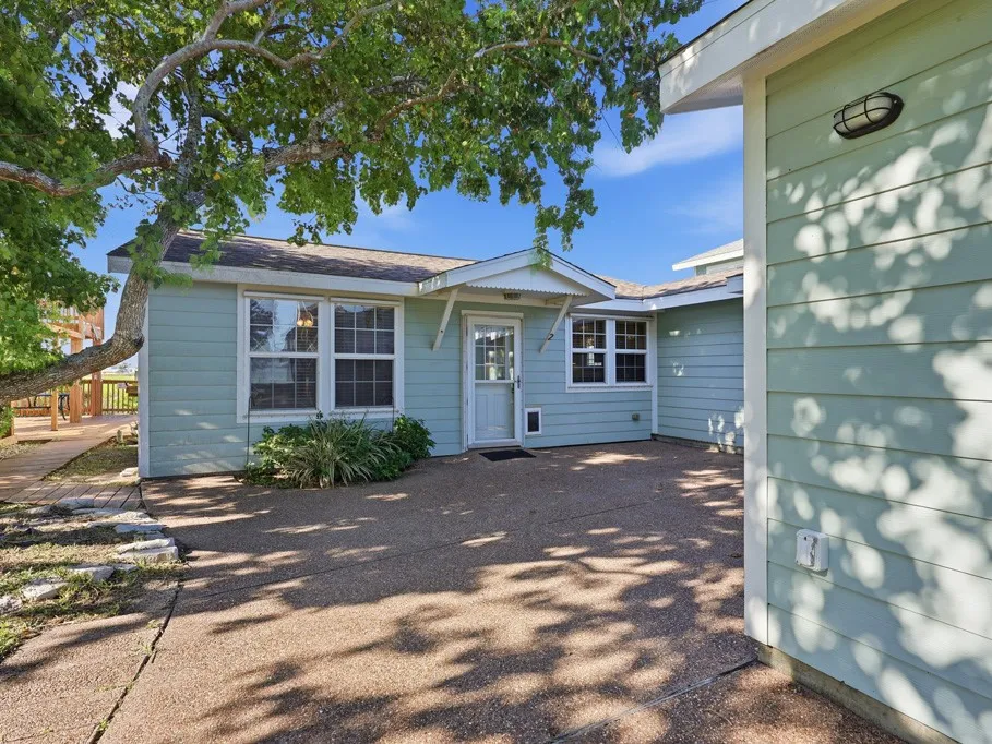 814 Rattlesnake Point Rockport, TX 78382