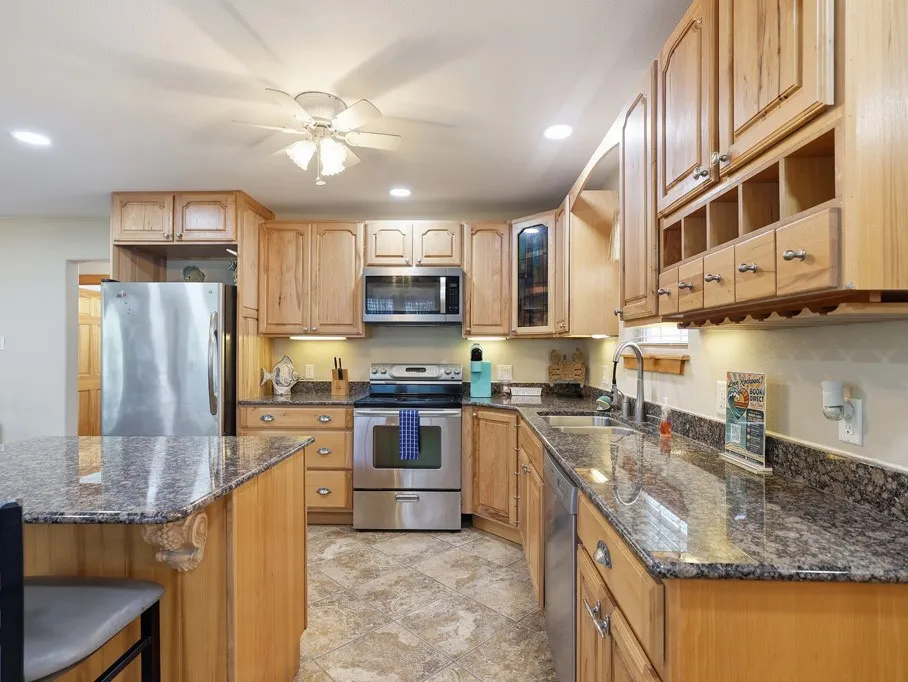 814 Rattlesnake Point Rockport, TX 78382