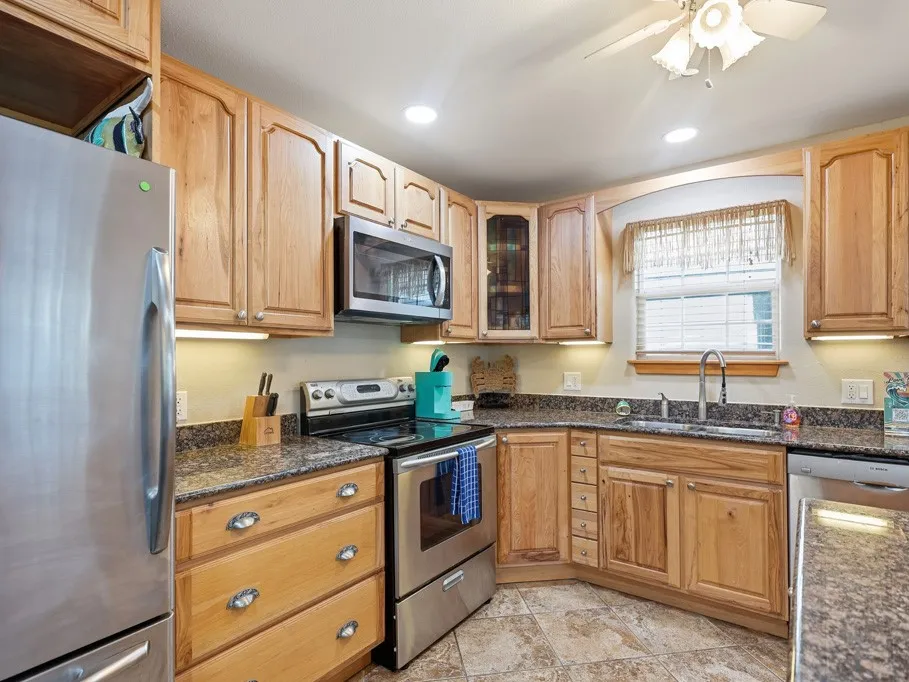 814 Rattlesnake Point Rockport, TX 78382