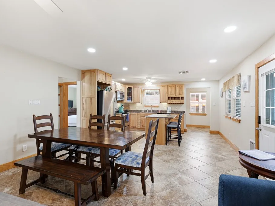 814 Rattlesnake Point Rockport, TX 78382