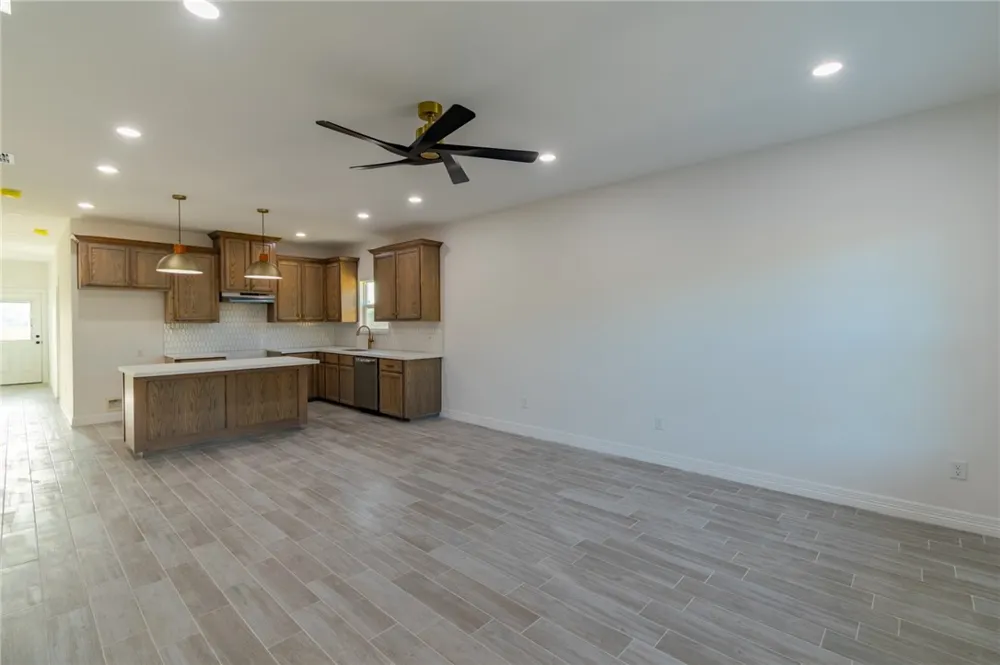 1049 King Street Alice, TX 78332