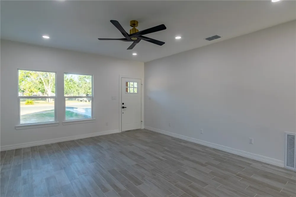 1049 King Street Alice, TX 78332