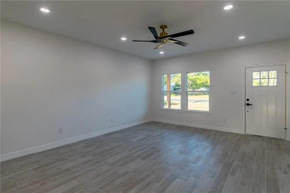 1049 King Street Alice, TX 78332