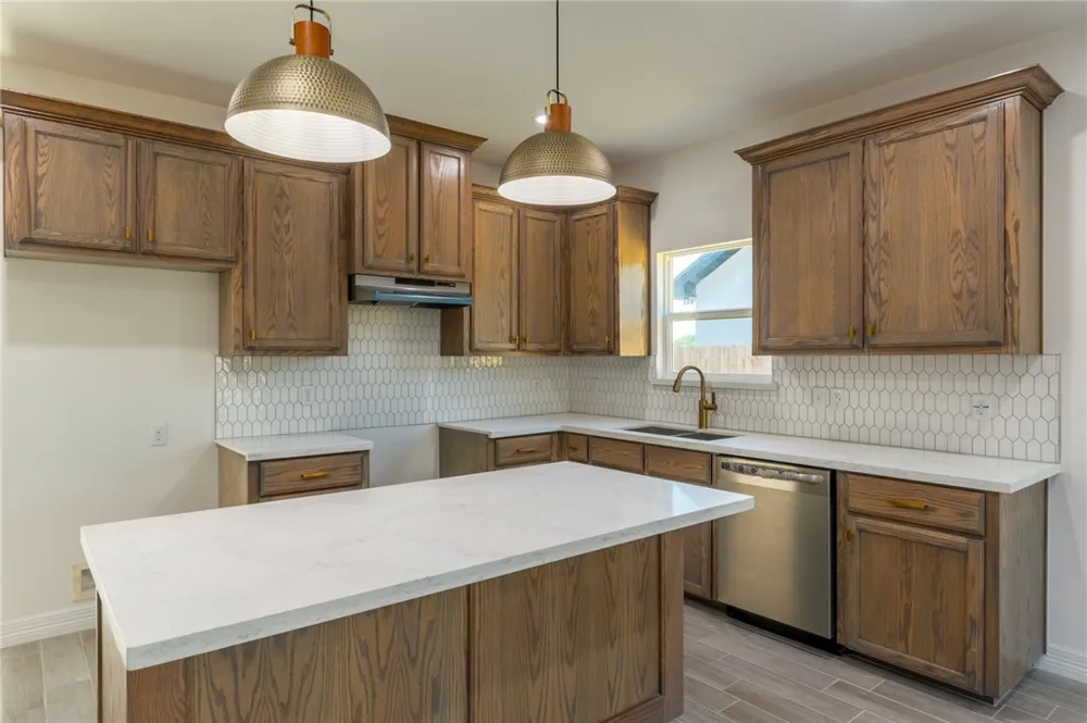 1049 King Street Alice, TX 78332
