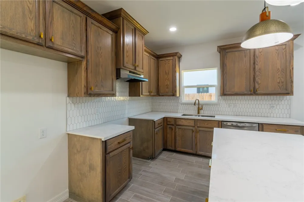 1049 King Street Alice, TX 78332