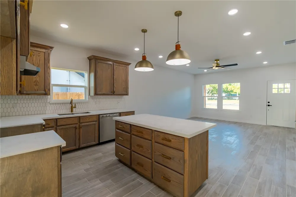 1049 King Street Alice, TX 78332