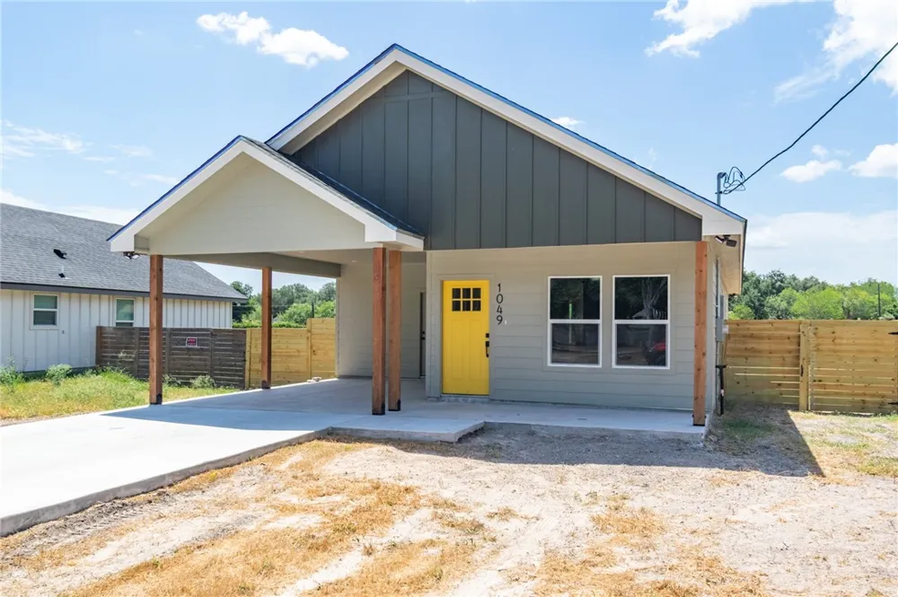 1049 King Street Alice, TX 78332