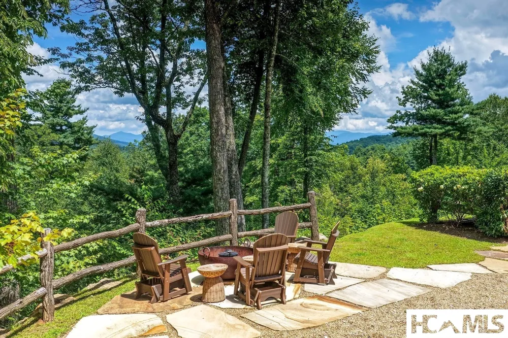 391 Triple Creek Dr Cullowhee, NC 28723