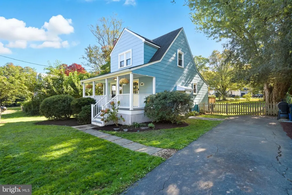10123 DWIGHT AVENUE Fairfax, VA 22032