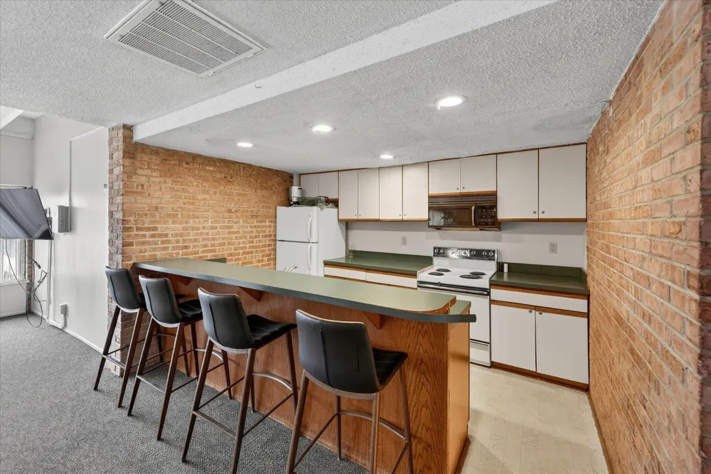 2140 Pauline Boulevard #206 Ann Arbor, MI 48103