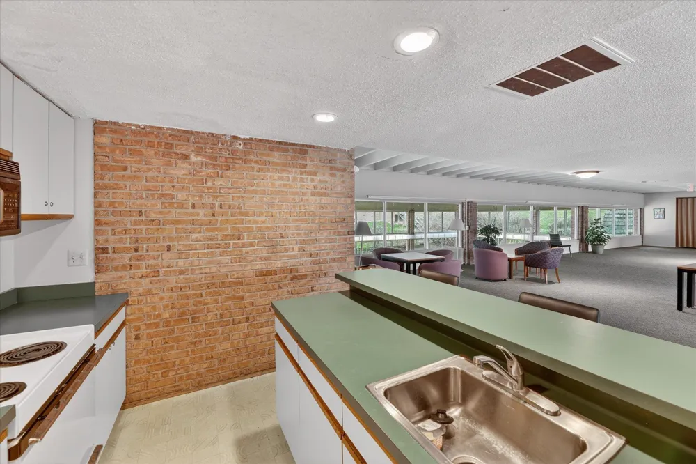 2140 Pauline Boulevard #206 Ann Arbor, MI 48103
