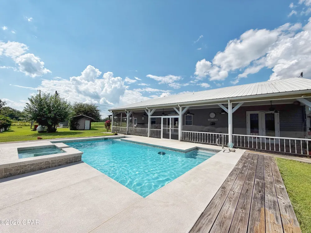 3280 Willie Lane Cottondale, FL 32431