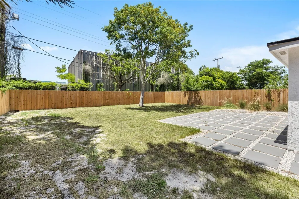 1311 AVENUE H Riviera Beach, FL 33404