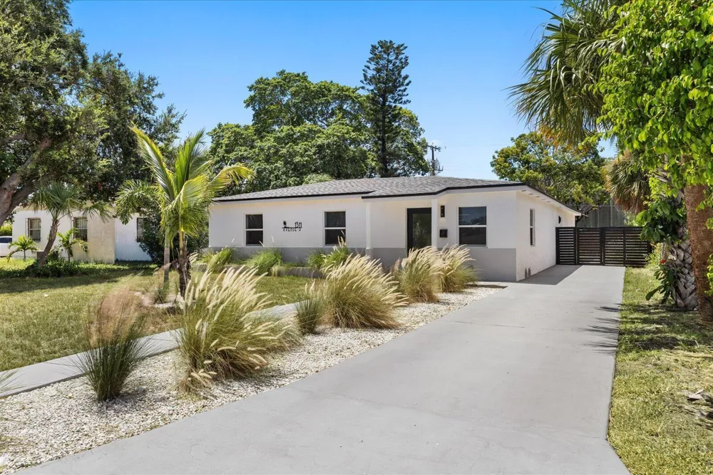 1311 AVENUE H Riviera Beach, FL 33404