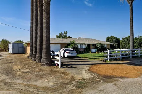 1499 E Manning Avenue