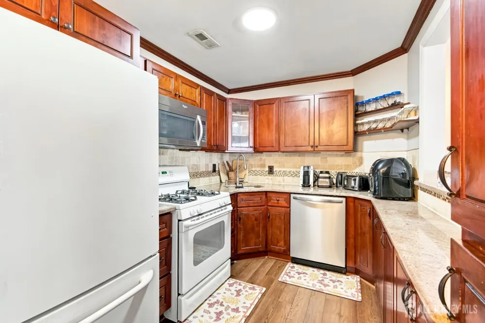 30 Kensington Drive Piscataway, NJ 08854